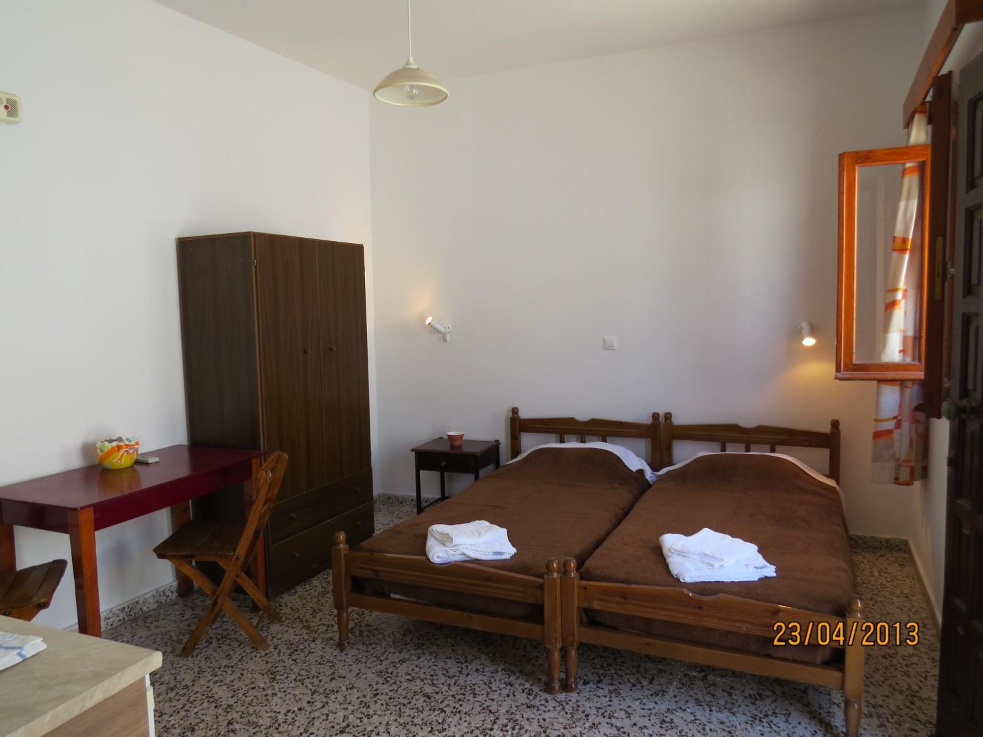 Sarris Studios & Apartments لينثوس الغرفة الصورة